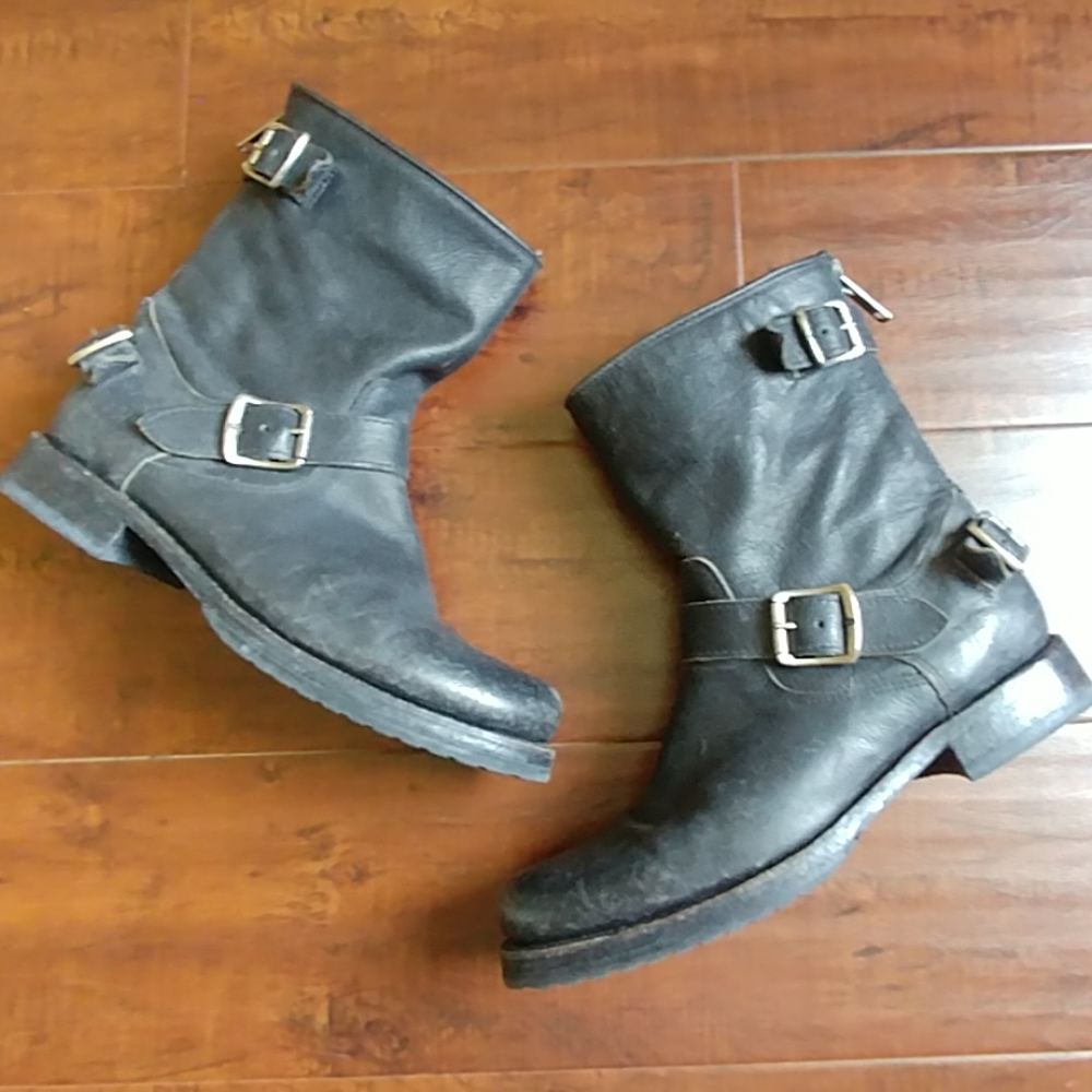 Beautiful size 8 Frye boots